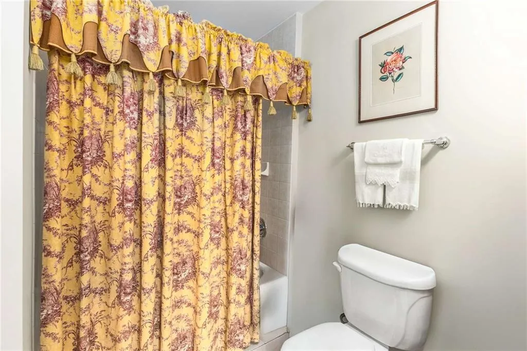 3338 Peachtree Road Ne Unit 407, Atlanta, Georgia 30326, 2 Bedrooms Bedrooms, ,2 BathroomsBathrooms,Residential,For Sale,3338 Peachtree Road Ne Unit 407,7662475