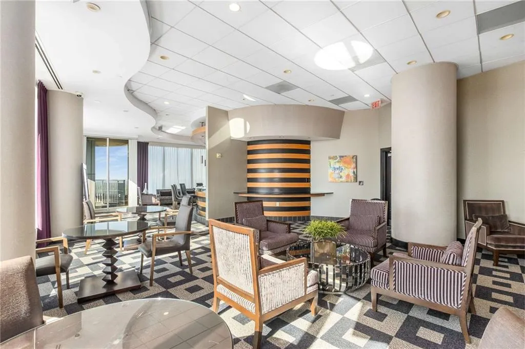 3338 Peachtree Road Ne Unit 407, Atlanta, Georgia 30326, 2 Bedrooms Bedrooms, ,2 BathroomsBathrooms,Residential,For Sale,3338 Peachtree Road Ne Unit 407,7662475