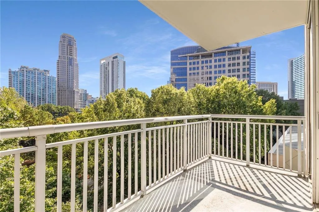 3338 Peachtree Road Ne Unit 407, Atlanta, Georgia 30326, 2 Bedrooms Bedrooms, ,2 BathroomsBathrooms,Residential,For Sale,3338 Peachtree Road Ne Unit 407,7662475