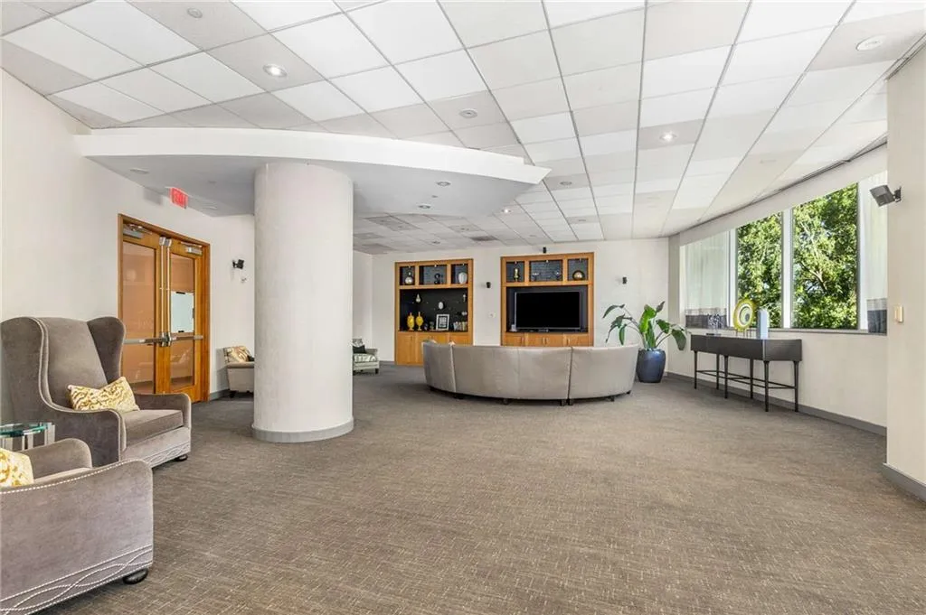 3338 Peachtree Road Ne Unit 407, Atlanta, Georgia 30326, 2 Bedrooms Bedrooms, ,2 BathroomsBathrooms,Residential,For Sale,3338 Peachtree Road Ne Unit 407,7662475