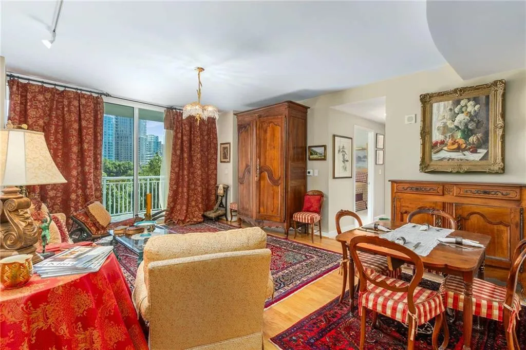 3338 Peachtree Road Ne Unit 407, Atlanta, Georgia 30326, 2 Bedrooms Bedrooms, ,2 BathroomsBathrooms,Residential,For Sale,3338 Peachtree Road Ne Unit 407,7662475
