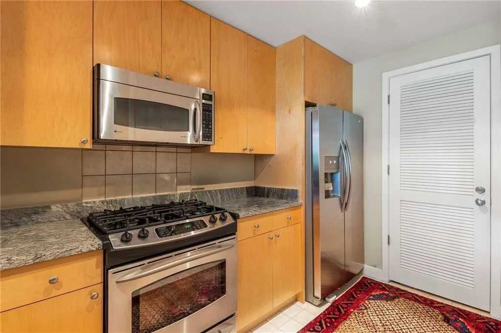 3338 Peachtree Road Ne Unit 407, Atlanta, Georgia 30326, 2 Bedrooms Bedrooms, ,2 BathroomsBathrooms,Residential,For Sale,3338 Peachtree Road Ne Unit 407,7662475