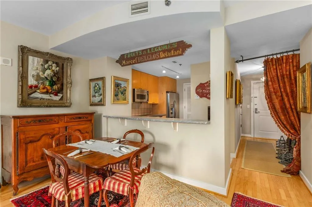 3338 Peachtree Road Ne Unit 407, Atlanta, Georgia 30326, 2 Bedrooms Bedrooms, ,2 BathroomsBathrooms,Residential,For Sale,3338 Peachtree Road Ne Unit 407,7662475