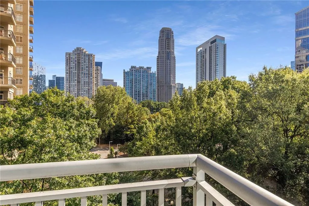 3338 Peachtree Road Ne Unit 407, Atlanta, Georgia 30326, 2 Bedrooms Bedrooms, ,2 BathroomsBathrooms,Residential,For Sale,3338 Peachtree Road Ne Unit 407,7662475