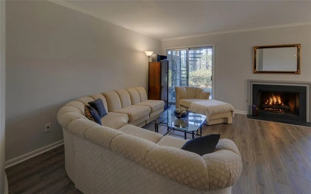 5400 Roswell Road Ne Unit L-12, Sandy Springs, Georgia 30342, 2 Bedrooms Bedrooms, ,2 BathroomsBathrooms,Residential,Sold,5400 Roswell Road Ne Unit L-12,6818535