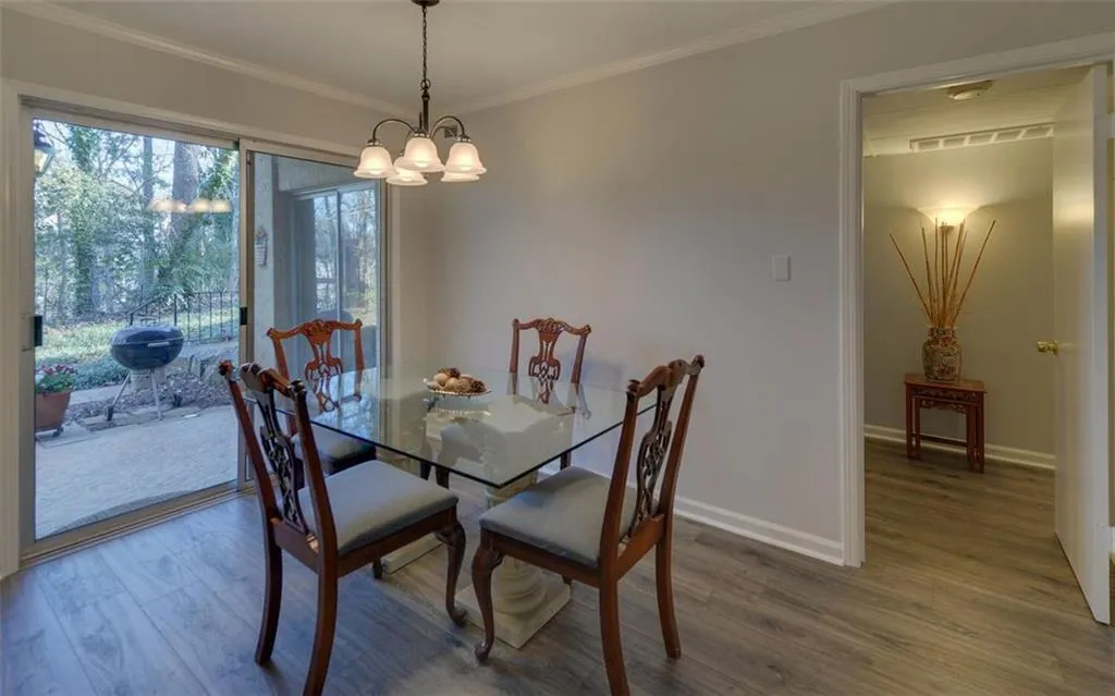 5400 Roswell Road Ne Unit L-12, Sandy Springs, Georgia 30342, 2 Bedrooms Bedrooms, ,2 BathroomsBathrooms,Residential,Sold,5400 Roswell Road Ne Unit L-12,6818535