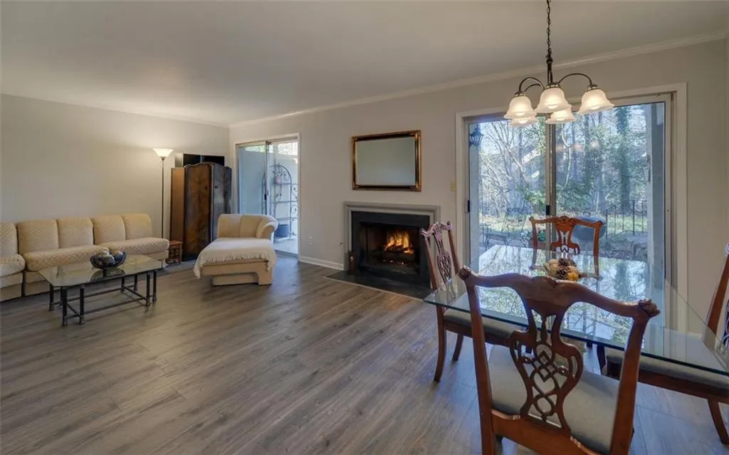 5400 Roswell Road Ne Unit L-12, Sandy Springs, Georgia 30342, 2 Bedrooms Bedrooms, ,2 BathroomsBathrooms,Residential,Sold,5400 Roswell Road Ne Unit L-12,6818535