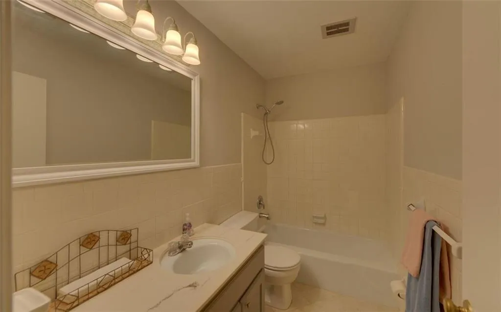 5400 Roswell Road Ne Unit L-12, Sandy Springs, Georgia 30342, 2 Bedrooms Bedrooms, ,2 BathroomsBathrooms,Residential,Sold,5400 Roswell Road Ne Unit L-12,6818535