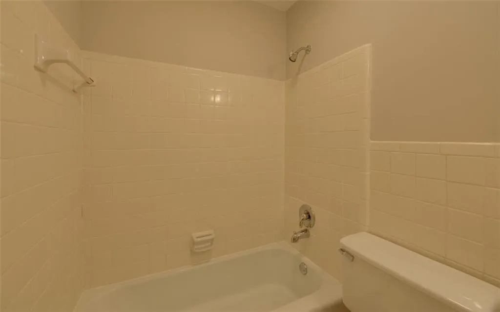 5400 Roswell Road Ne Unit L-12, Sandy Springs, Georgia 30342, 2 Bedrooms Bedrooms, ,2 BathroomsBathrooms,Residential,Sold,5400 Roswell Road Ne Unit L-12,6818535