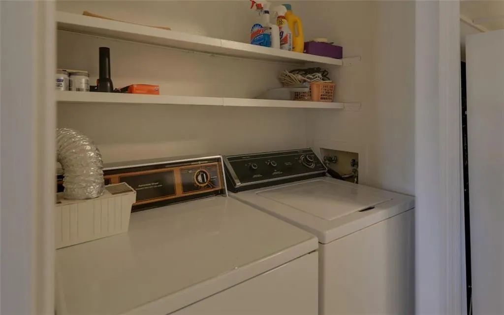 5400 Roswell Road Ne Unit L-12, Sandy Springs, Georgia 30342, 2 Bedrooms Bedrooms, ,2 BathroomsBathrooms,Residential,Sold,5400 Roswell Road Ne Unit L-12,6818535