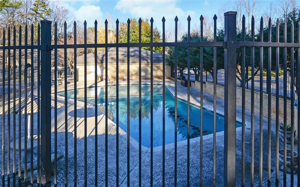 5400 Roswell Road Ne Unit L-12, Sandy Springs, Georgia 30342, 2 Bedrooms Bedrooms, ,2 BathroomsBathrooms,Residential,Sold,5400 Roswell Road Ne Unit L-12,6818535
