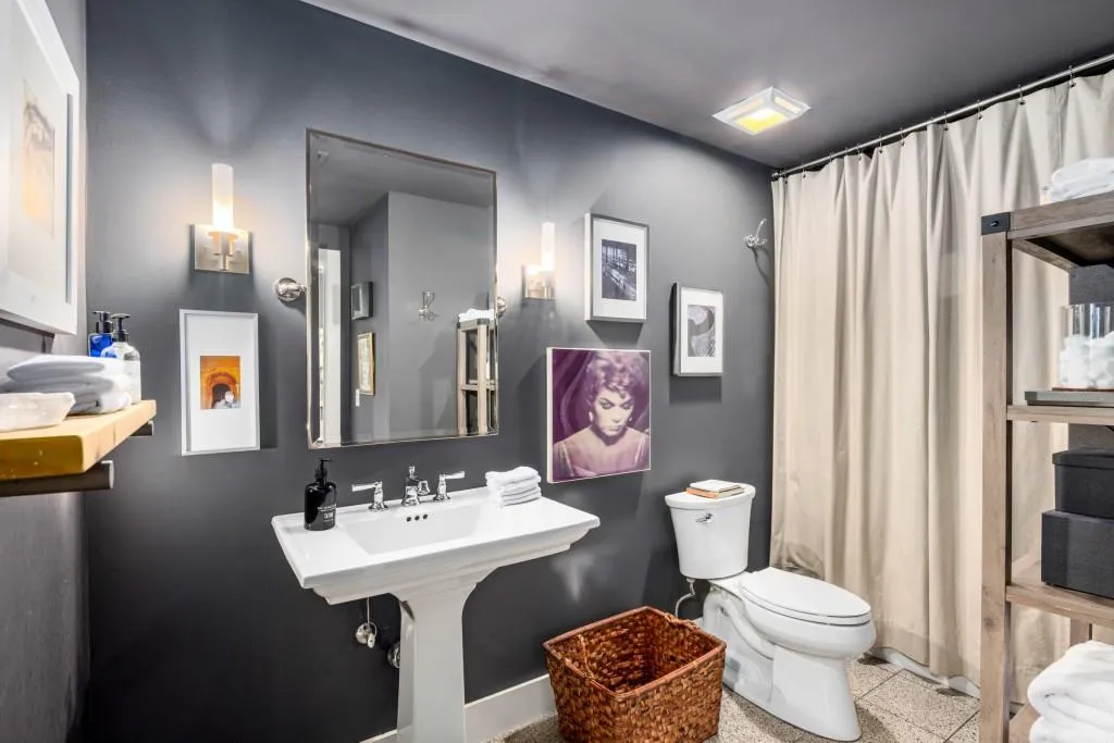 Secondary Full Bath