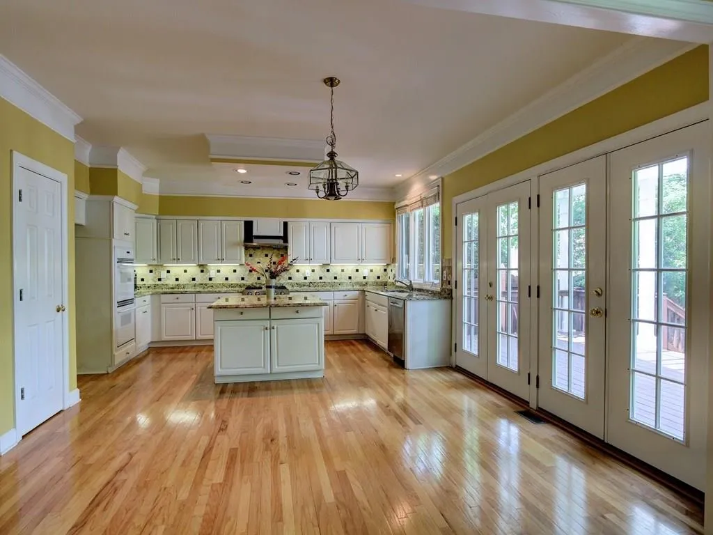 400 Glenridge Close Court, Atlanta, Georgia 30328, 4 Bedrooms Bedrooms, ,2 BathroomsBathrooms,Residential,Sold,400 Glenridge Close Court,5551842