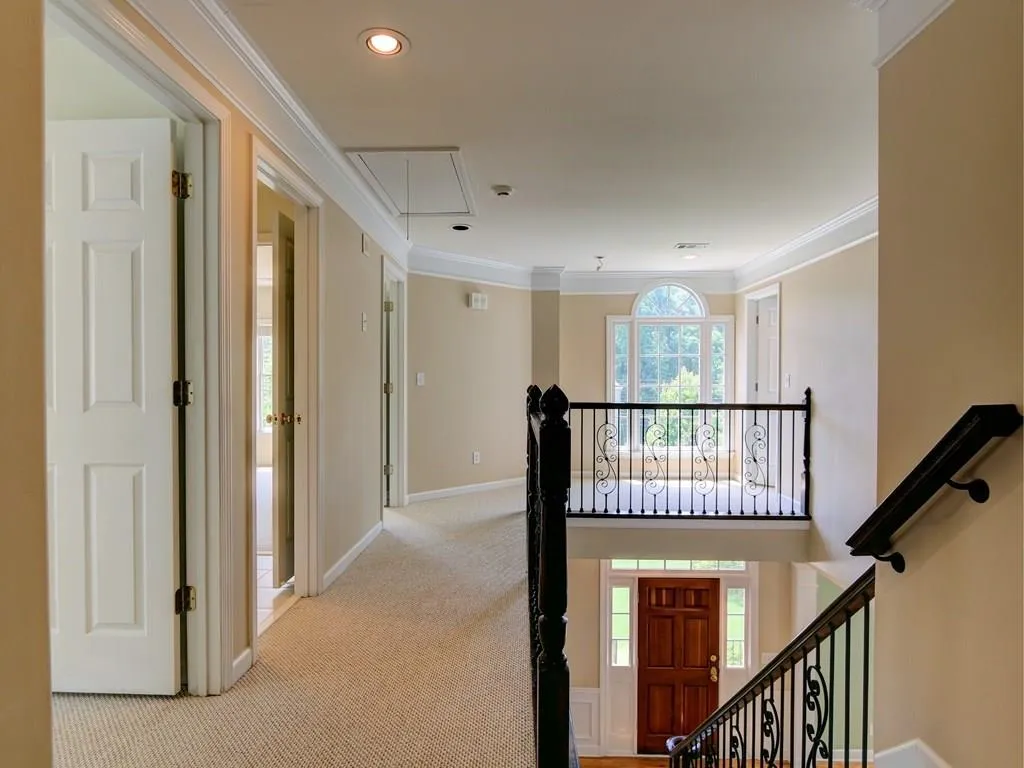 400 Glenridge Close Court, Atlanta, Georgia 30328, 4 Bedrooms Bedrooms, ,2 BathroomsBathrooms,Residential,Sold,400 Glenridge Close Court,5551842