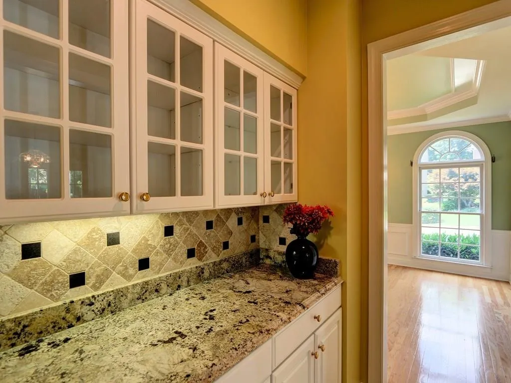 400 Glenridge Close Court, Atlanta, Georgia 30328, 4 Bedrooms Bedrooms, ,2 BathroomsBathrooms,Residential,Sold,400 Glenridge Close Court,5551842