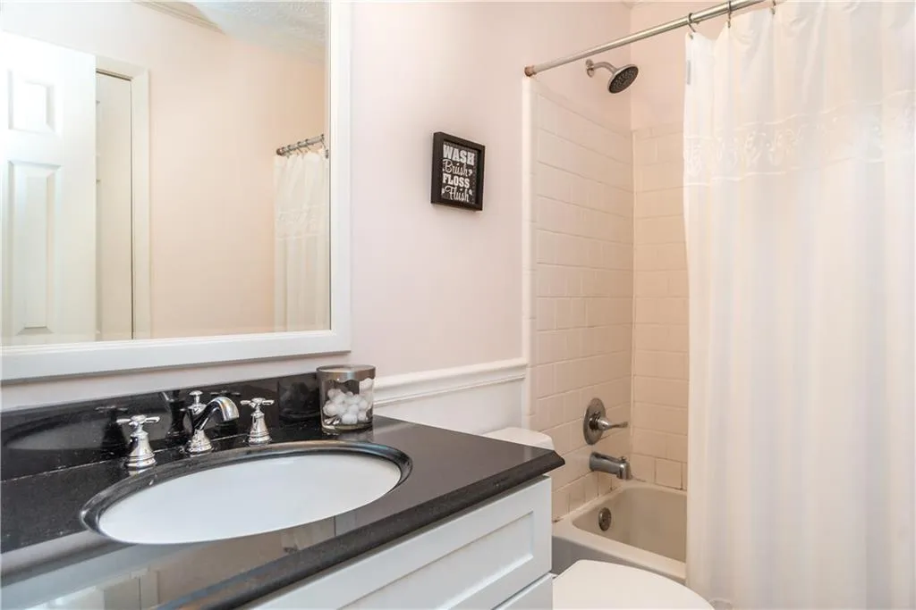 207 Wedgewood Way, Sandy Springs, Georgia 30350, 2 Bedrooms Bedrooms, ,2 BathroomsBathrooms,Residential,Sold,207 Wedgewood Way,6565089