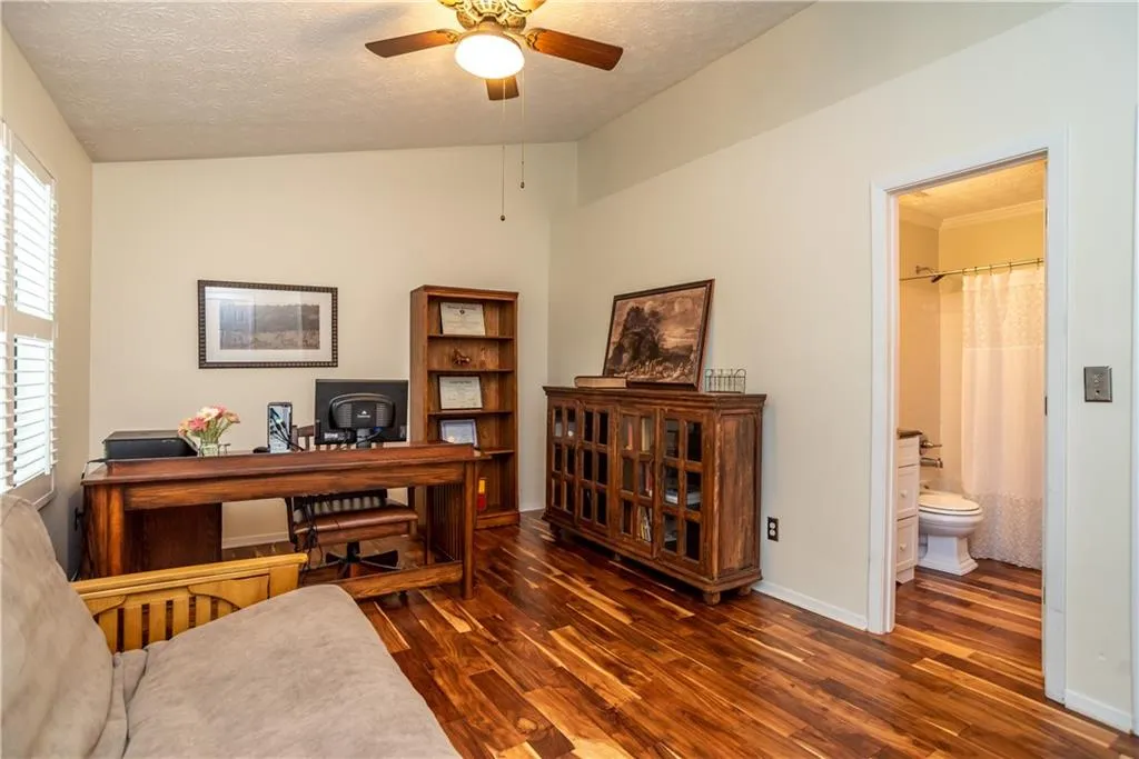 207 Wedgewood Way, Sandy Springs, Georgia 30350, 2 Bedrooms Bedrooms, ,2 BathroomsBathrooms,Residential,Sold,207 Wedgewood Way,6565089