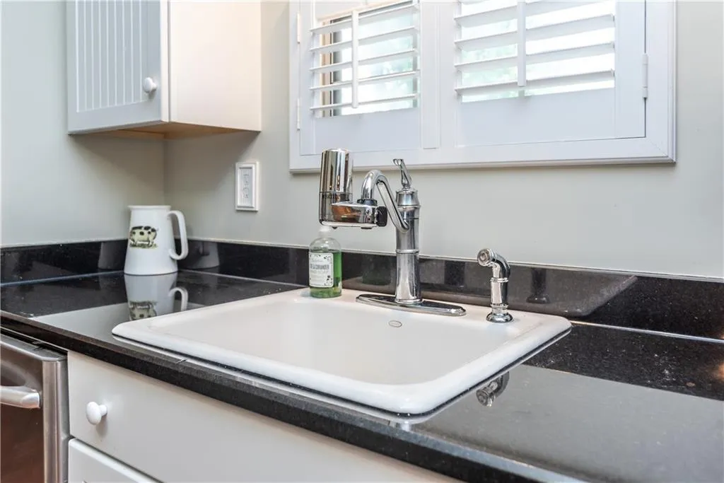 207 Wedgewood Way, Sandy Springs, Georgia 30350, 2 Bedrooms Bedrooms, ,2 BathroomsBathrooms,Residential,Sold,207 Wedgewood Way,6565089