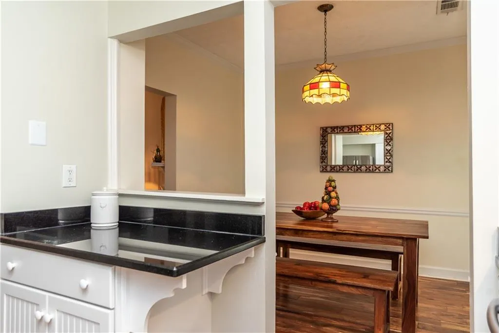 207 Wedgewood Way, Sandy Springs, Georgia 30350, 2 Bedrooms Bedrooms, ,2 BathroomsBathrooms,Residential,Sold,207 Wedgewood Way,6565089