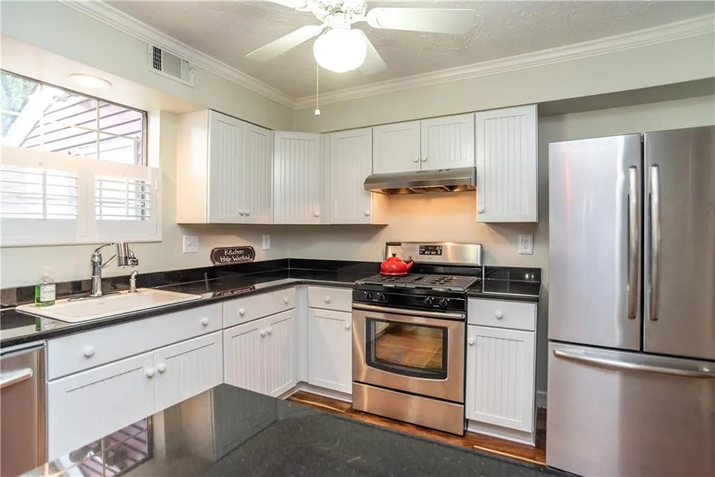 207 Wedgewood Way, Sandy Springs, Georgia 30350, 2 Bedrooms Bedrooms, ,2 BathroomsBathrooms,Residential,Sold,207 Wedgewood Way,6565089