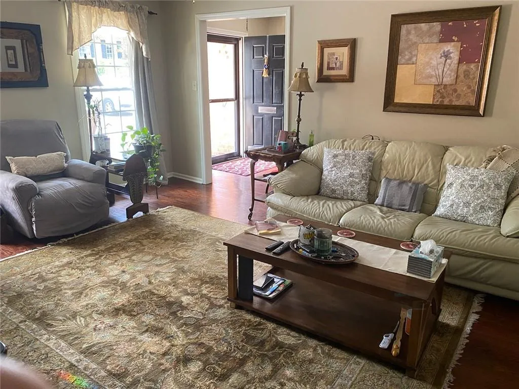 6520 Roswell Road Unit 114, Atlanta, Georgia 30328, 3 Bedrooms Bedrooms, ,2 BathroomsBathrooms,Residential,Sold,6520 Roswell Road Unit 114,7050109