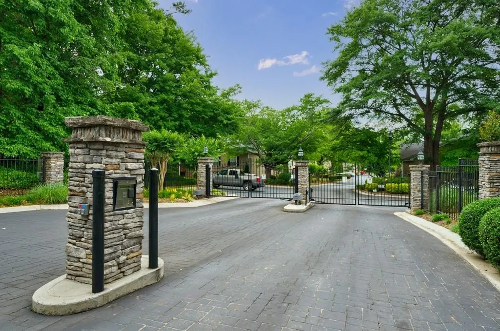 802 Brighton Point, Atlanta, Georgia 30328, 2 Bedrooms Bedrooms, ,2 BathroomsBathrooms,Residential,Sold,802 Brighton Point,6885735