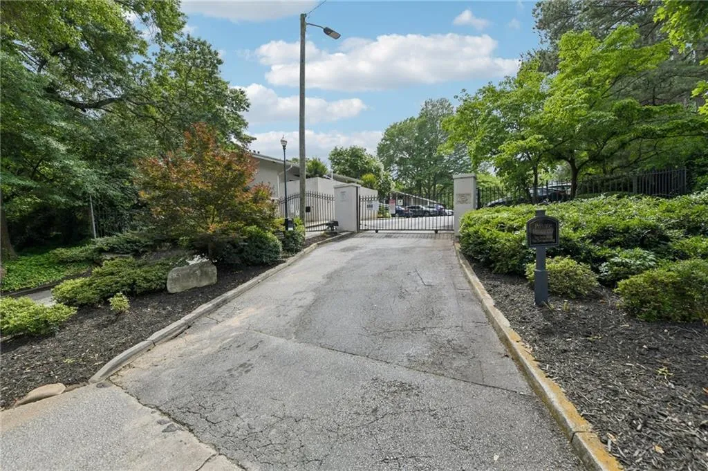 1150 Collier Road Nw Unit 15j, Atlanta, Georgia 30318, 2 Bedrooms Bedrooms, 0 ,2 BathroomsBathrooms,Residential,For Sale,1150 Collier Road Nw Unit 15j,7776744