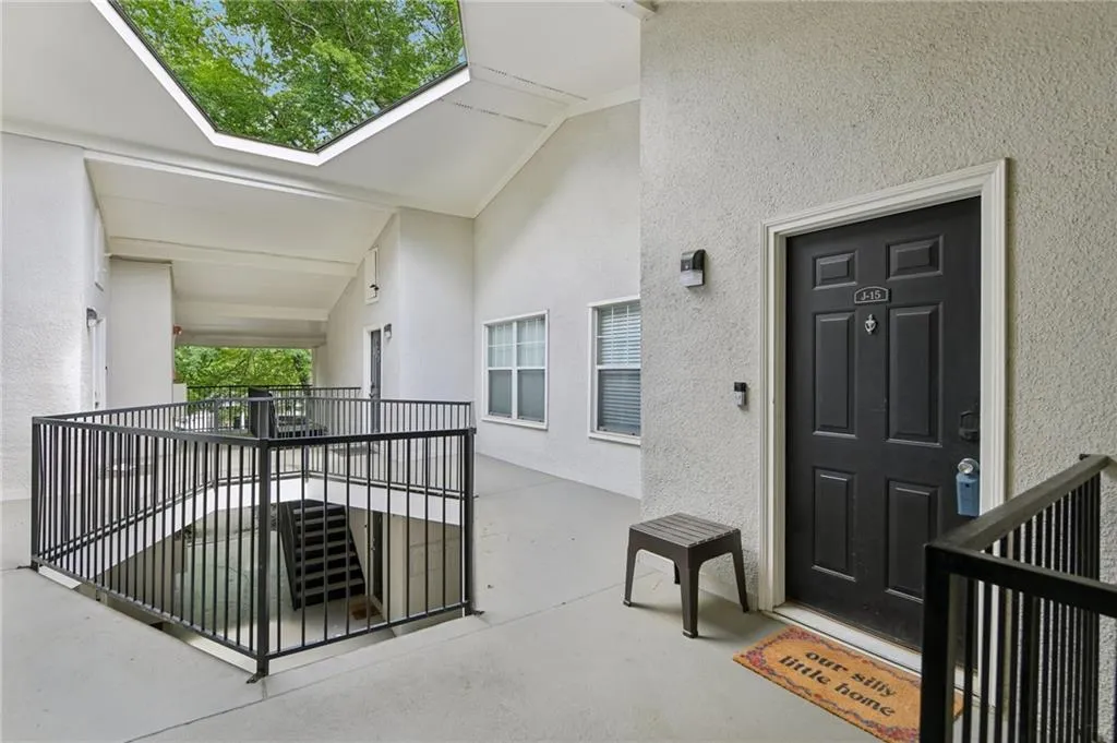 1150 Collier Road Nw Unit 15j, Atlanta, Georgia 30318, 2 Bedrooms Bedrooms, 0 ,2 BathroomsBathrooms,Residential,For Sale,1150 Collier Road Nw Unit 15j,7776744