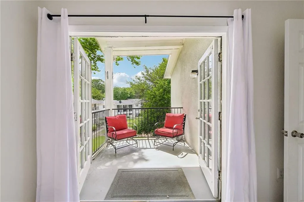 1150 Collier Road Nw Unit 15j, Atlanta, Georgia 30318, 2 Bedrooms Bedrooms, 0 ,2 BathroomsBathrooms,Residential,For Sale,1150 Collier Road Nw Unit 15j,7776744
