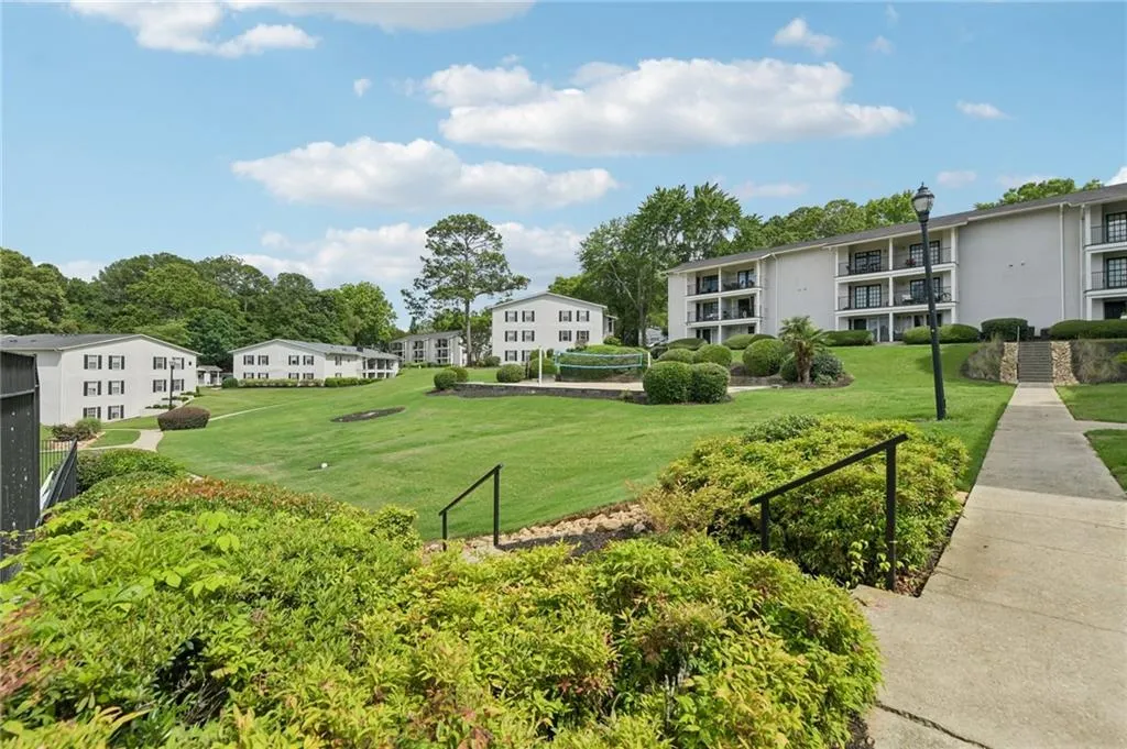1150 Collier Road Nw Unit 15j, Atlanta, Georgia 30318, 2 Bedrooms Bedrooms, 0 ,2 BathroomsBathrooms,Residential,For Sale,1150 Collier Road Nw Unit 15j,7776744
