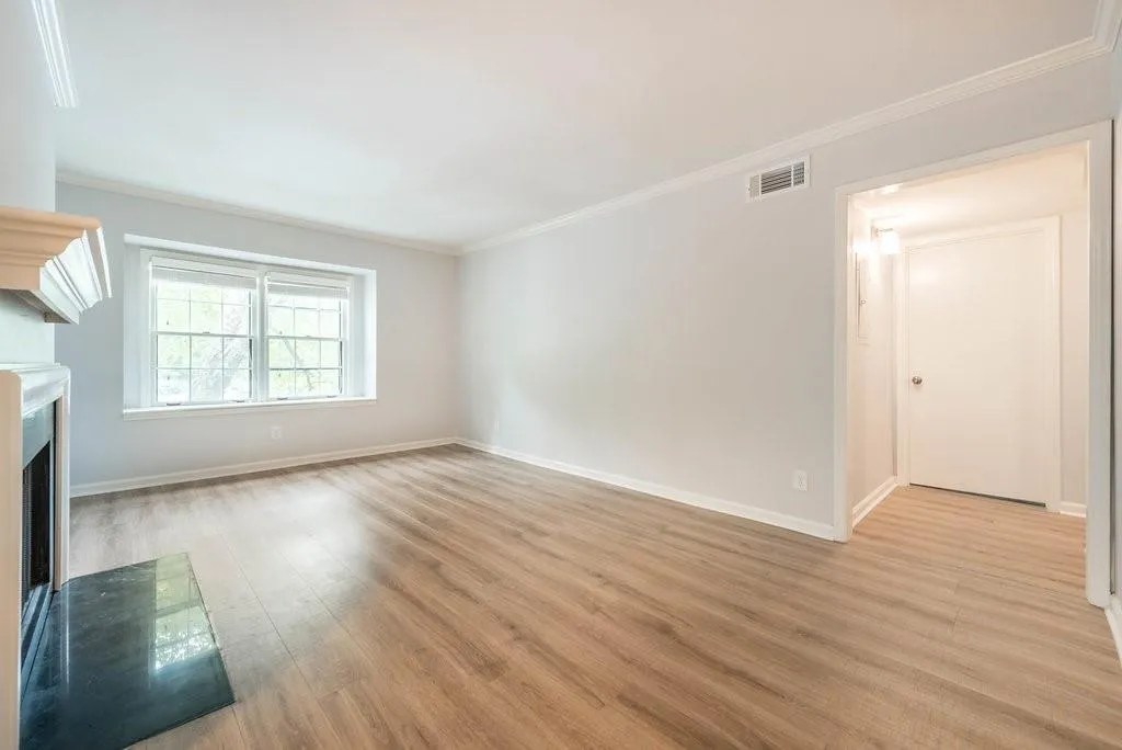 115 Rosaire Place Nw, Atlanta, Georgia 30327, 2 Bedrooms Bedrooms, ,2 BathroomsBathrooms,Residential,For Sale,115 Rosaire Place Nw,7662057