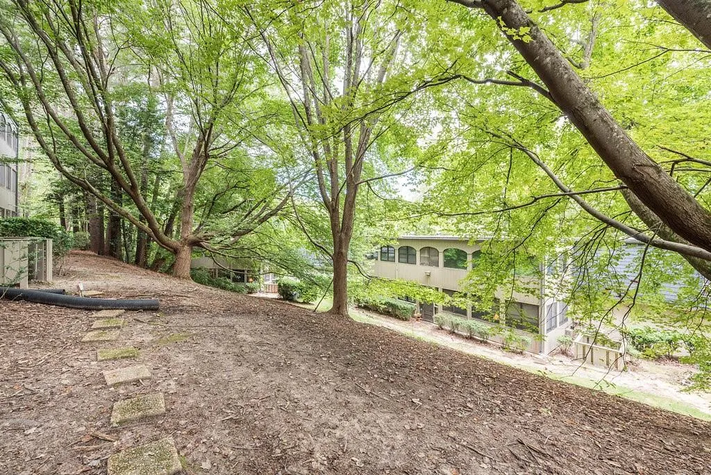 115 Rosaire Place Nw, Atlanta, Georgia 30327, 2 Bedrooms Bedrooms, ,2 BathroomsBathrooms,Residential,For Sale,115 Rosaire Place Nw,7662057