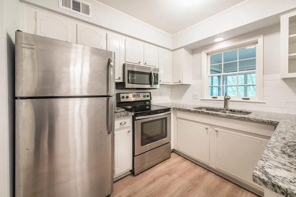 115 Rosaire Place Nw, Atlanta, Georgia 30327, 2 Bedrooms Bedrooms, ,2 BathroomsBathrooms,Residential,For Sale,115 Rosaire Place Nw,7662057