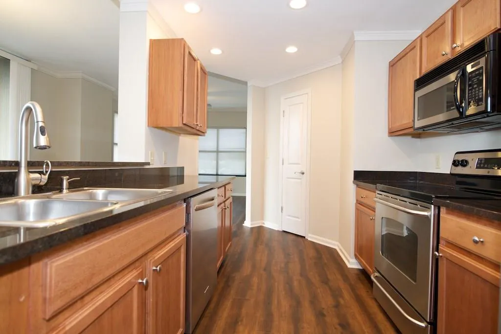 3040 Peachtree Road Nw Unit 612, Atlanta, Georgia 30305, 2 Bedrooms Bedrooms, ,2 BathroomsBathrooms,Residential,Sold,3040 Peachtree Road Nw Unit 612,5691805