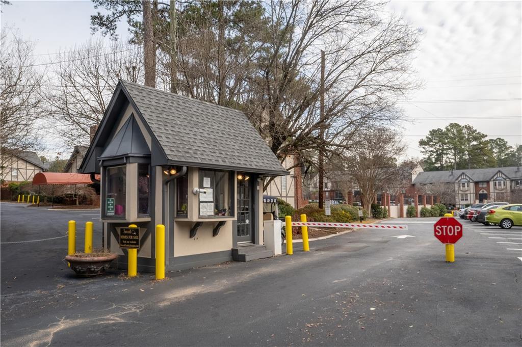 6851 Roswell Road Unit F4, Sandy Springs, Georgia 30328, 2 Bedrooms Bedrooms, ,2 BathroomsBathrooms,Residential,Sold,6851 Roswell Road Unit F4,7344652