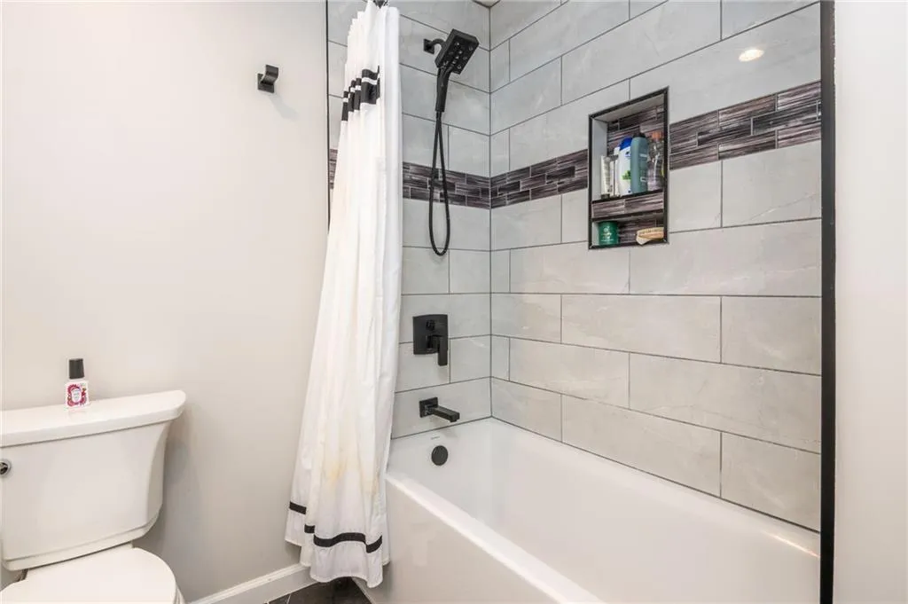 1035 Lancaster Walk, Atlanta, Georgia 30328, 6 Bedrooms Bedrooms, ,4 BathroomsBathrooms,Residential,For Sale,1035 Lancaster Walk,7610253