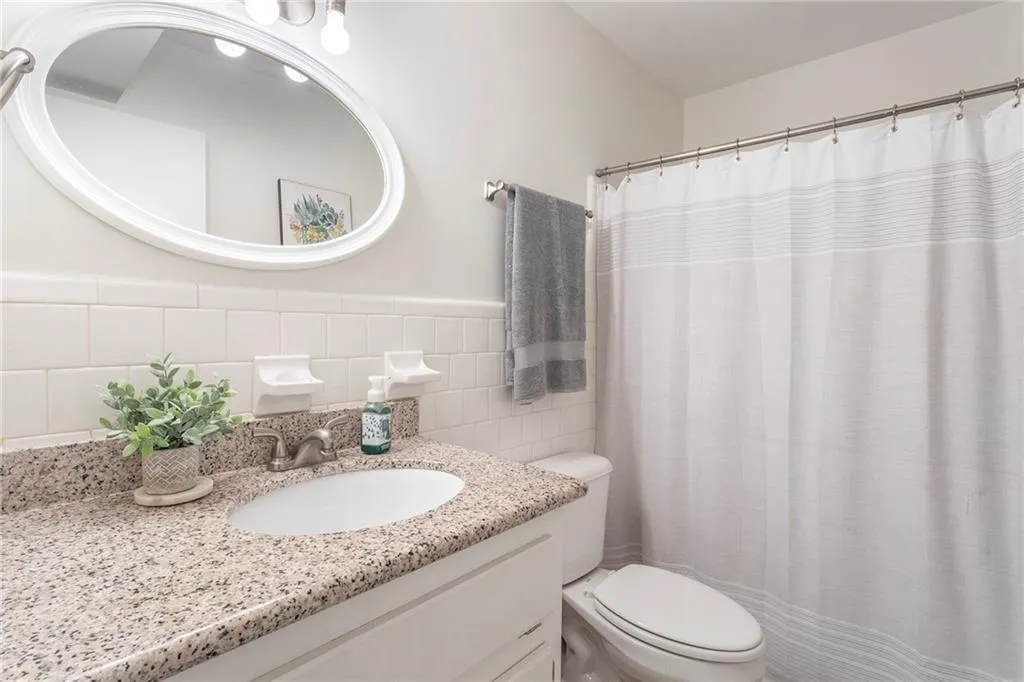 6520 Roswell Road Ne Unit 68, Sandy Springs, Georgia 30328, 2 Bedrooms Bedrooms, ,2 BathroomsBathrooms,Residential,Sold,6520 Roswell Road Ne Unit 68,7023251