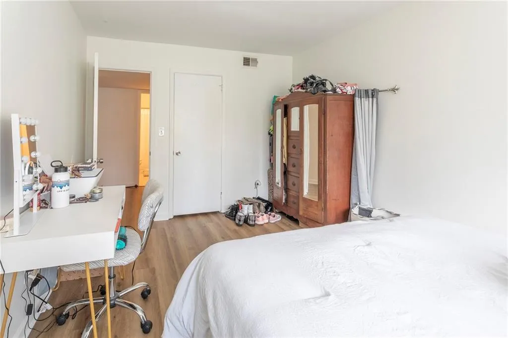 6520 Roswell Road Ne Unit 68, Sandy Springs, Georgia 30328, 2 Bedrooms Bedrooms, ,2 BathroomsBathrooms,Residential,Sold,6520 Roswell Road Ne Unit 68,7023251