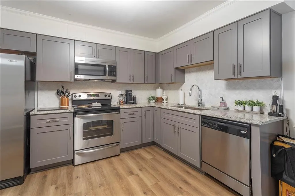 6520 Roswell Road Ne Unit 68, Sandy Springs, Georgia 30328, 2 Bedrooms Bedrooms, ,2 BathroomsBathrooms,Residential,Sold,6520 Roswell Road Ne Unit 68,7023251