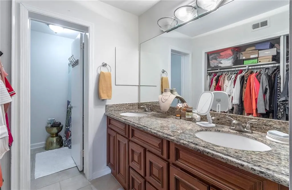6520 Roswell Road Ne Unit 68, Sandy Springs, Georgia 30328, 2 Bedrooms Bedrooms, ,2 BathroomsBathrooms,Residential,Sold,6520 Roswell Road Ne Unit 68,7023251