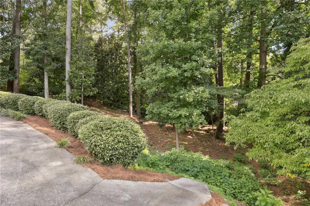 6235 Weatherly Drive, Sandy Springs, Georgia 30328, 6 Bedrooms Bedrooms, ,3 BathroomsBathrooms,Residential,Sold,6235 Weatherly Drive,7105202