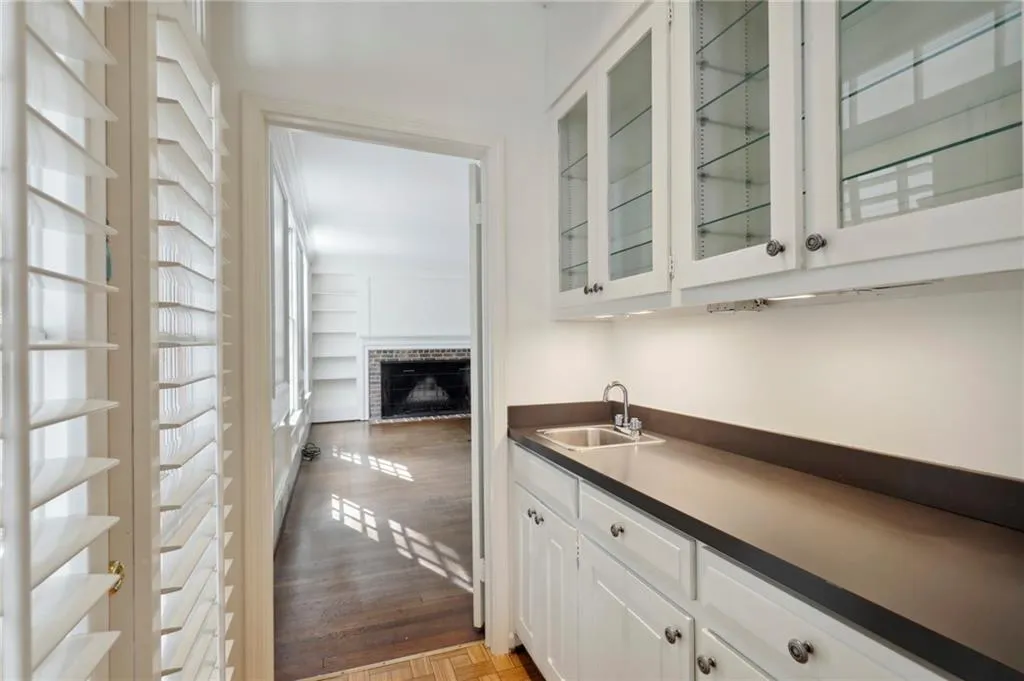 6235 Weatherly Drive, Sandy Springs, Georgia 30328, 6 Bedrooms Bedrooms, ,3 BathroomsBathrooms,Residential,Sold,6235 Weatherly Drive,7105202