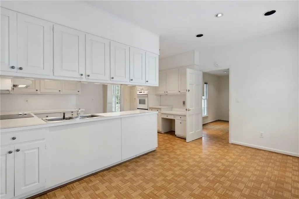 6235 Weatherly Drive, Sandy Springs, Georgia 30328, 6 Bedrooms Bedrooms, ,3 BathroomsBathrooms,Residential,Sold,6235 Weatherly Drive,7105202