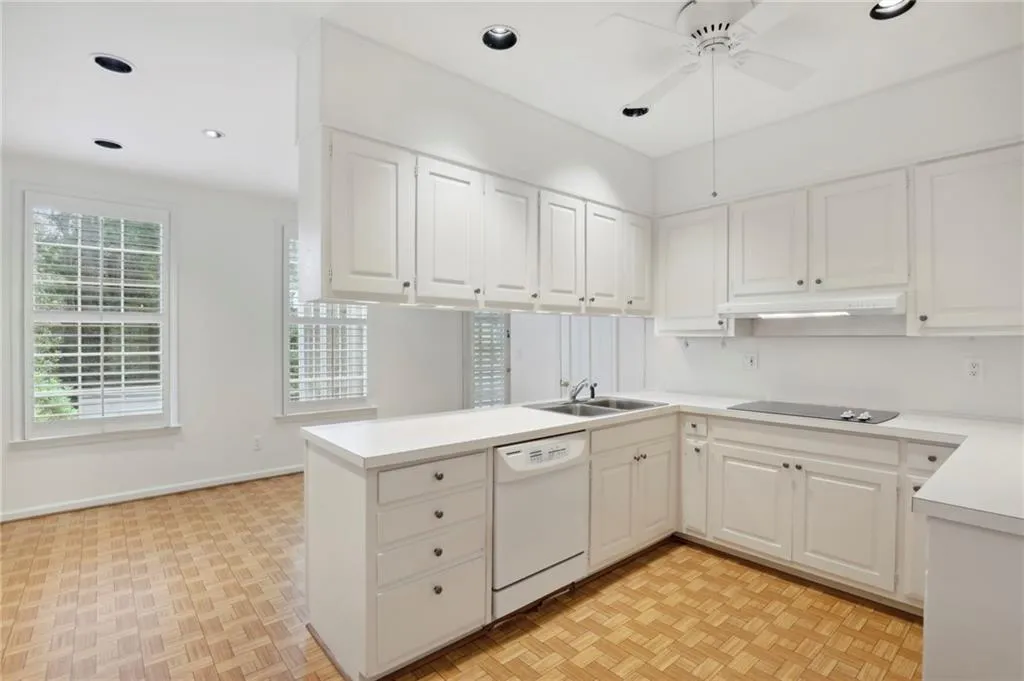 6235 Weatherly Drive, Sandy Springs, Georgia 30328, 6 Bedrooms Bedrooms, ,3 BathroomsBathrooms,Residential,Sold,6235 Weatherly Drive,7105202