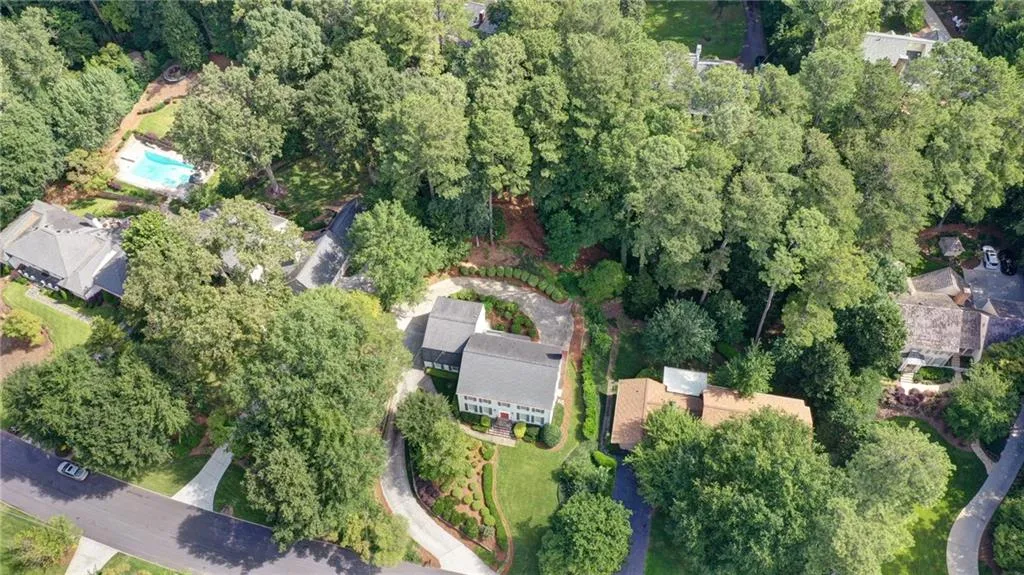 6235 Weatherly Drive, Sandy Springs, Georgia 30328, 6 Bedrooms Bedrooms, ,3 BathroomsBathrooms,Residential,Sold,6235 Weatherly Drive,7105202