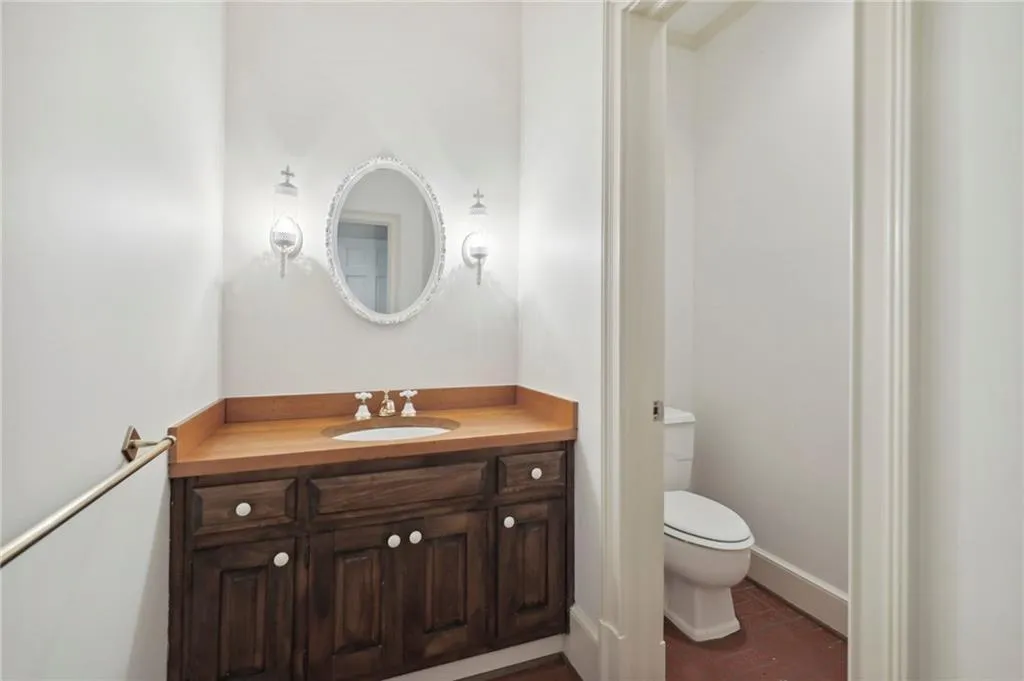 6235 Weatherly Drive, Sandy Springs, Georgia 30328, 6 Bedrooms Bedrooms, ,3 BathroomsBathrooms,Residential,Sold,6235 Weatherly Drive,7105202