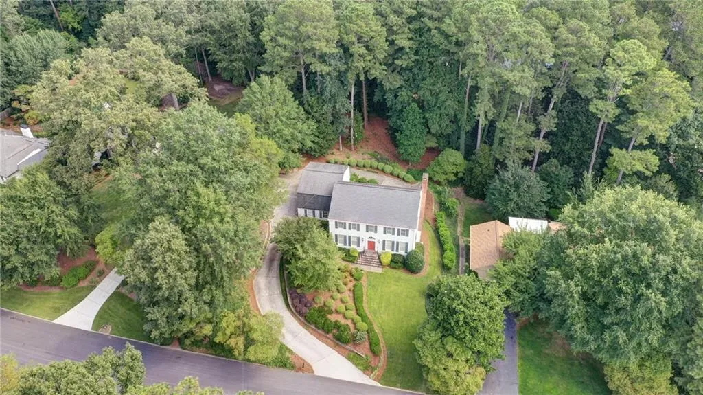 6235 Weatherly Drive, Sandy Springs, Georgia 30328, 6 Bedrooms Bedrooms, ,3 BathroomsBathrooms,Residential,Sold,6235 Weatherly Drive,7105202