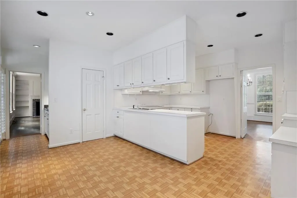 6235 Weatherly Drive, Sandy Springs, Georgia 30328, 6 Bedrooms Bedrooms, ,3 BathroomsBathrooms,Residential,Sold,6235 Weatherly Drive,7105202