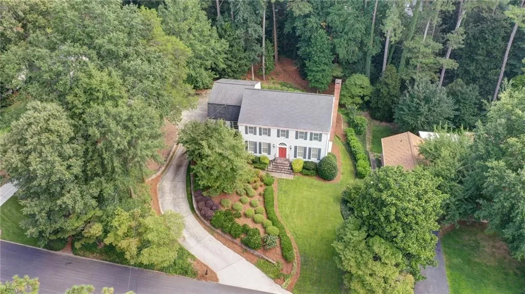 6235 Weatherly Drive, Sandy Springs, Georgia 30328, 6 Bedrooms Bedrooms, ,3 BathroomsBathrooms,Residential,Sold,6235 Weatherly Drive,7105202