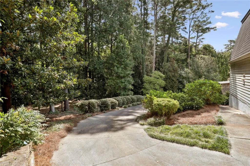6235 Weatherly Drive, Sandy Springs, Georgia 30328, 6 Bedrooms Bedrooms, ,3 BathroomsBathrooms,Residential,Sold,6235 Weatherly Drive,7105202
